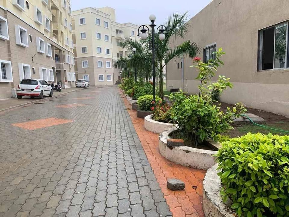 Paradise Hills landscaped planters along the internal road